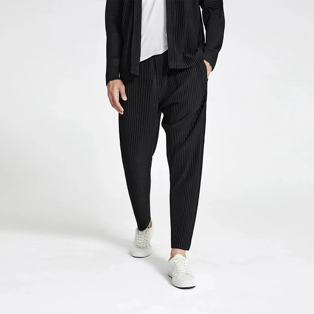 Homme Plissé Issey Miyake Balloon Loose-fit Pleated Trousers in Black for  Men | Lyst