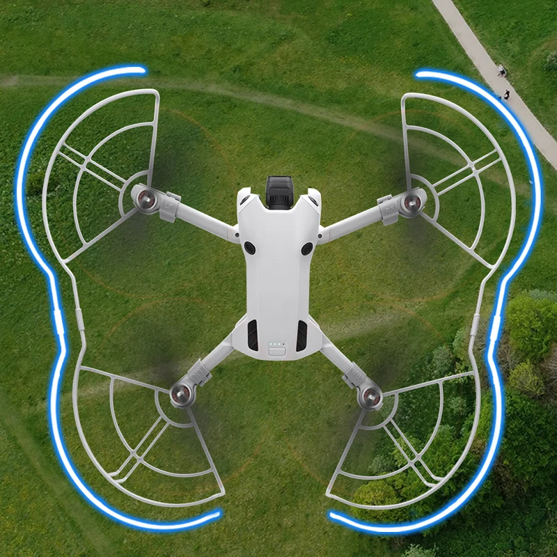 Installation du protège-hélice DJI Mini 4 Pro : clipsage rapide sur le bras du drone, sans outil.