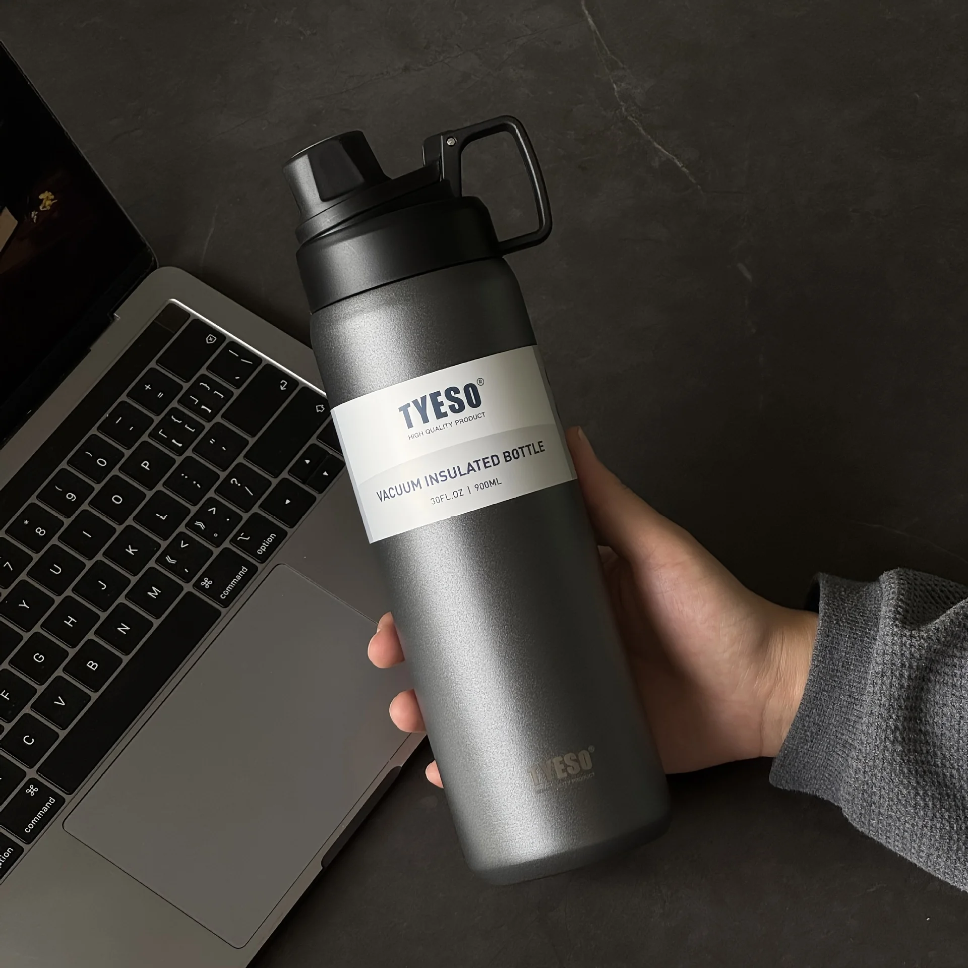 Minimalist Stainless Steel Insulated Water Bottle with Handle, 900ML