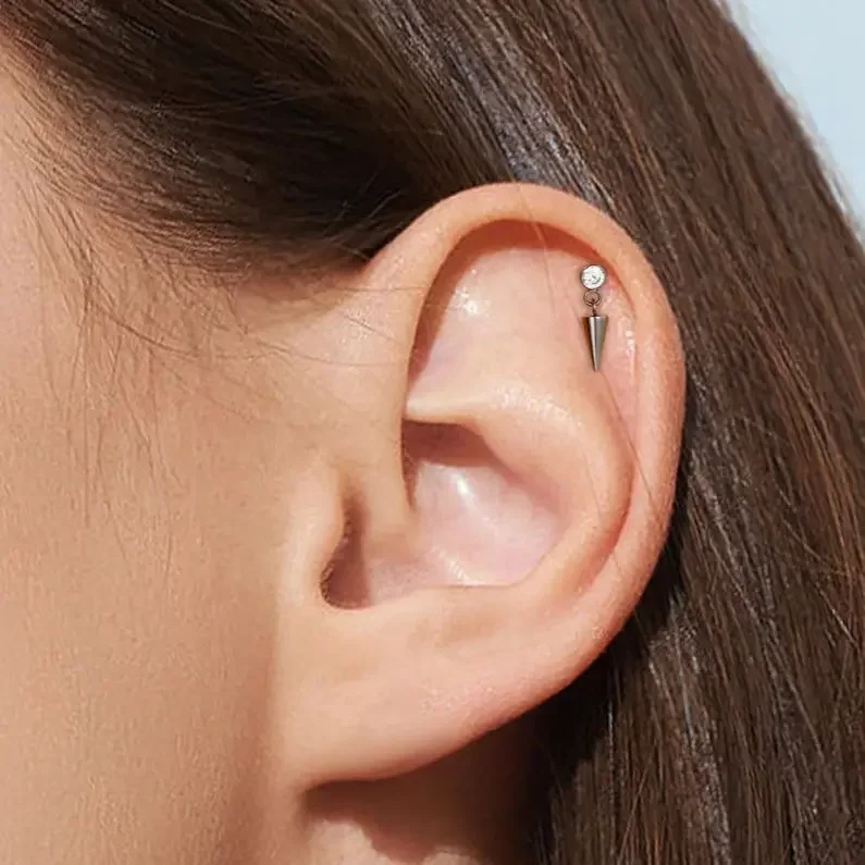 ASTM F136 티타늄 고딕 Labret 헬릭스 피어싱 16G 18G 여성 스파이크 펜던트 펑크 스타일 플랫 피어싱 양극 처리 된 바디 쥬얼리