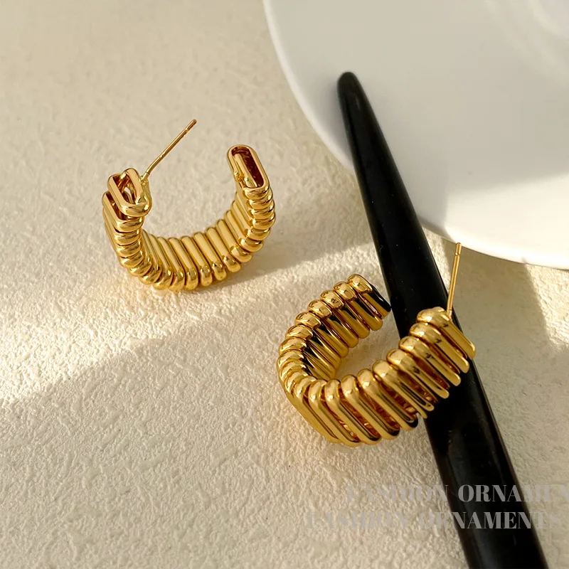 Hoop Wreath Earrings - Image 3