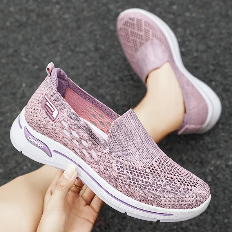 

2024 Spring New Mesh Women's Running Shoes Breathable Casual Single Shoes Old Beijing Cloth Shoes Mainland China