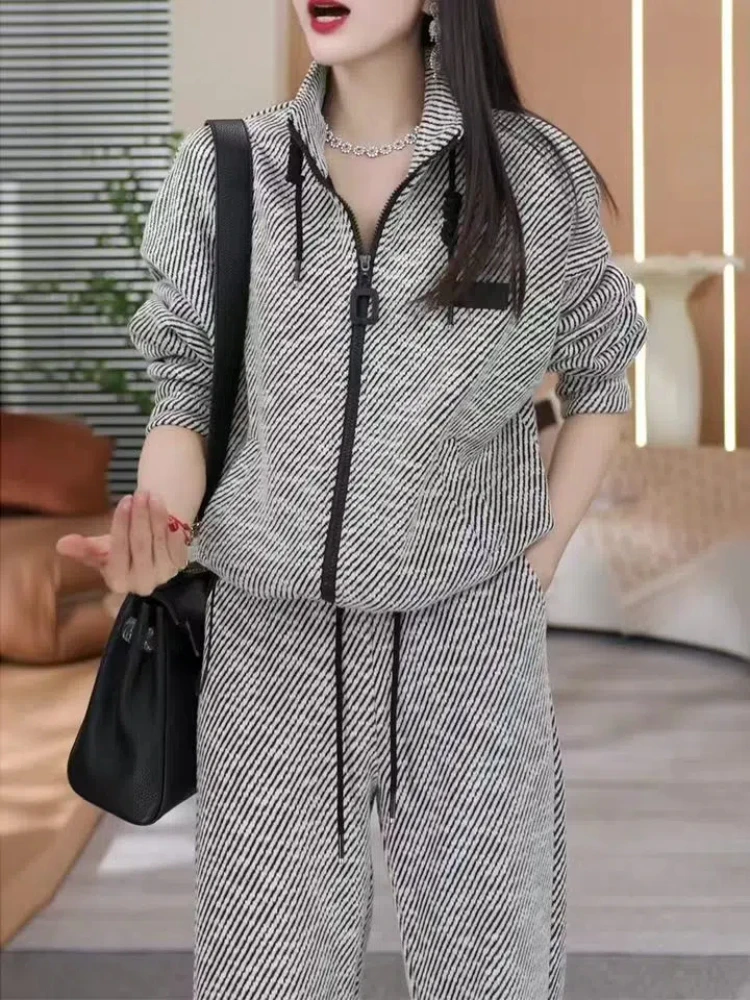 Fashion Casual Striped Top Sports Two-piece Set for Women's Spring and Autumn New Style Loose and Slim Wide Leg Pants Set 2