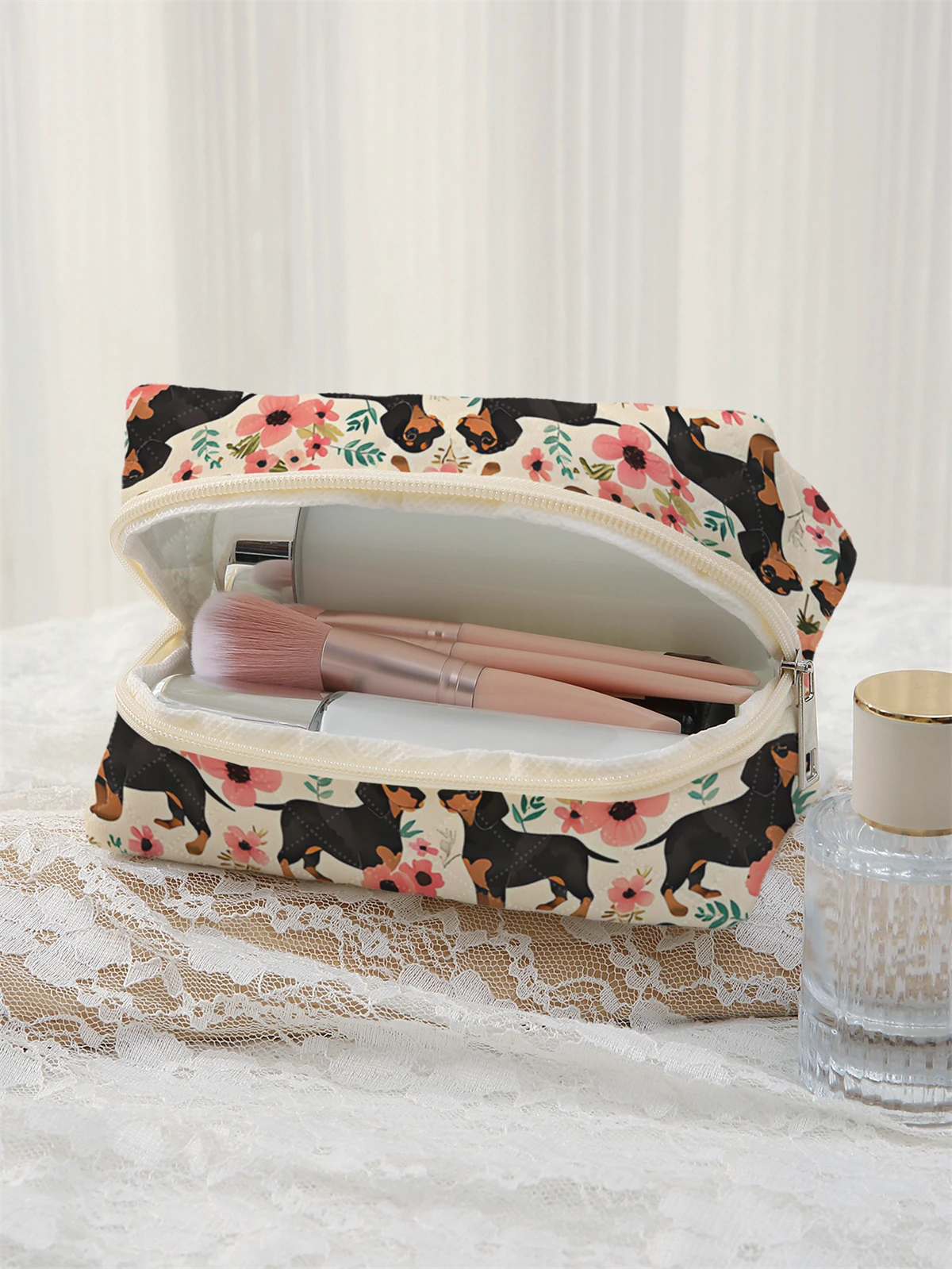 Cartoon dog pattern printed makeup bag, lightweight zipper storage bag, travel toiletries storage bag, toiletries travel bag