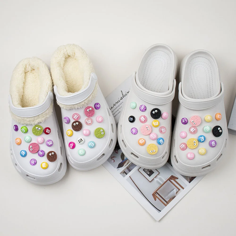 

DIY Cartoon M bean Croc Charms Designer Fashion Lovely Colorful Clogs All-match Funny Shoe Charms for Croc Hot Sale