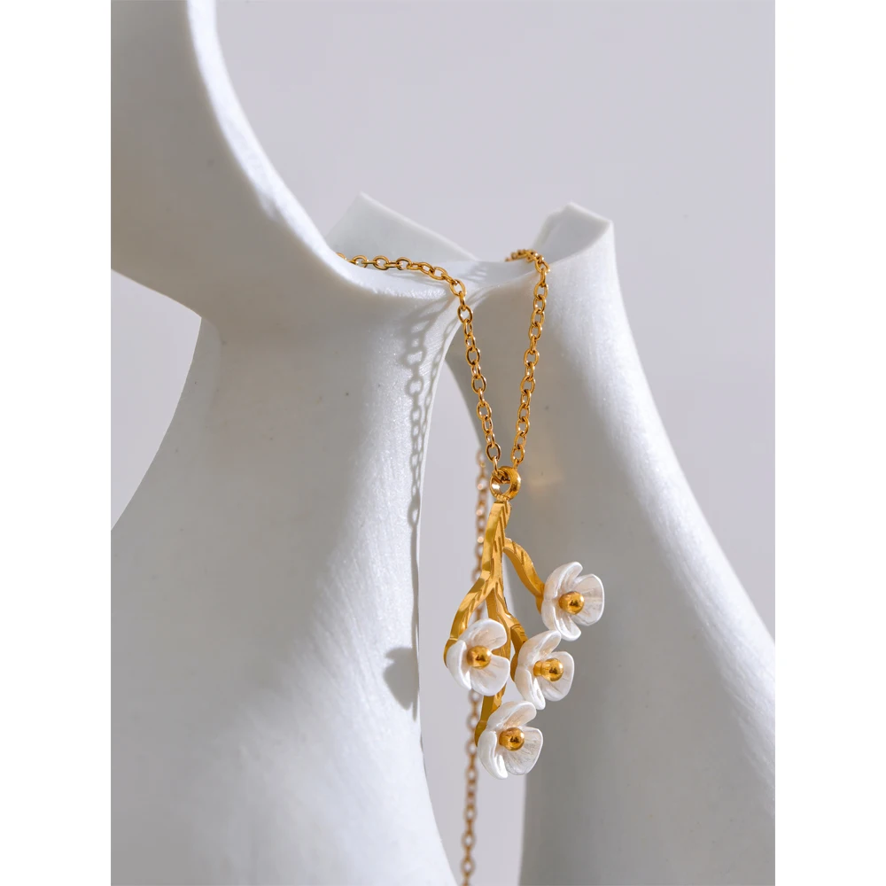 Yhpup Resin Pendant Necklace