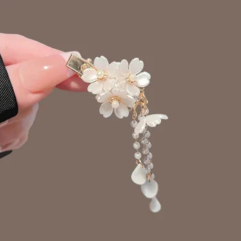 Fermaglio per Capelli Bianco con Frange e Nappa per Matrimoni, Feste e Uso Quotidiano - Elegante Accessorio Floreale per Donne