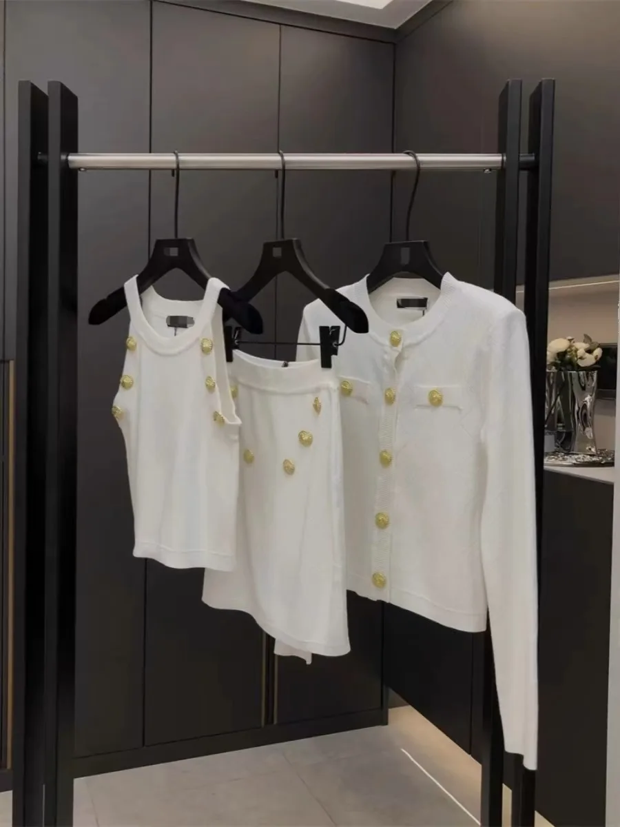 

Женский трикотажный кардиган на пуговицах, жилет на бретельках и мини-юбка