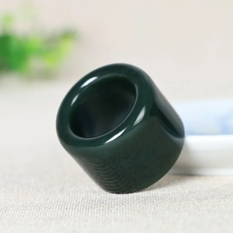 Кольцо с нефритом И гравировкой, диаметр 23-24 мм