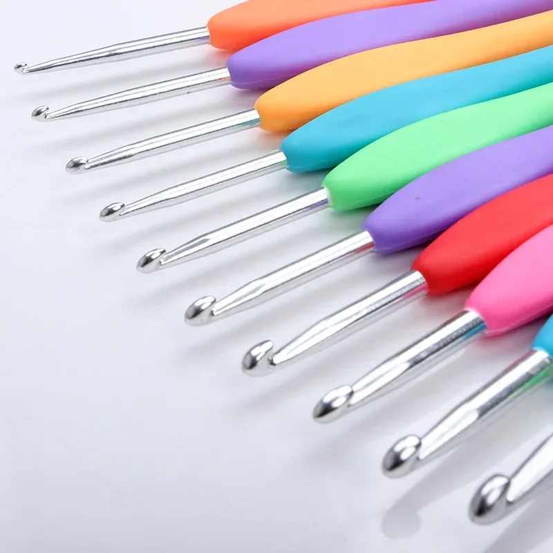Crochet Hook 2.5-6.0mm Aluminum Crochet Needles With Colorful Soft Rubber Grip Cushioned Handles Knitting Needles 8pcs/set