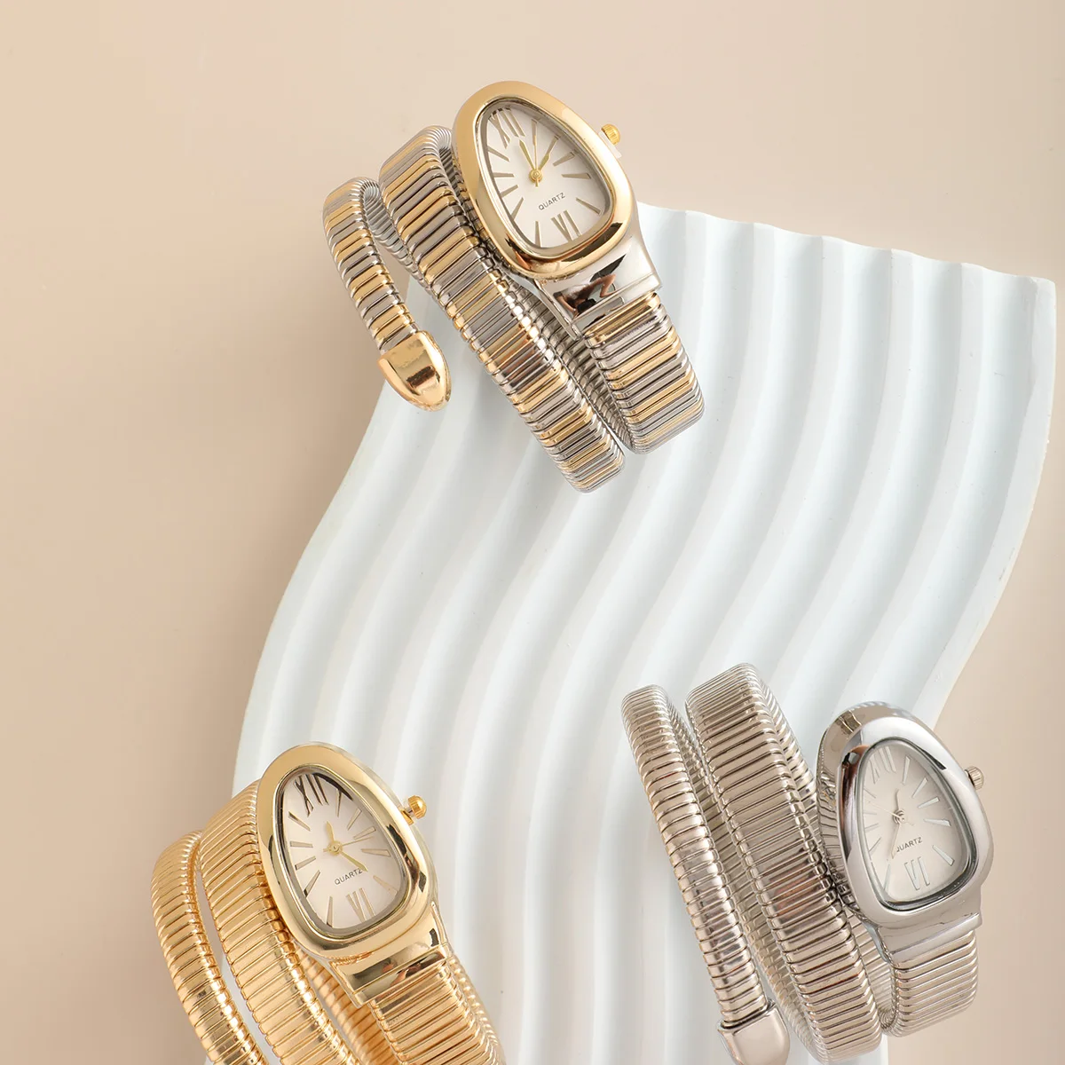 1pc - Luxury Women's Watch, Serpentine Design Strap - Retro Multi Color Dial, Alloy Strap, Quartz Movement