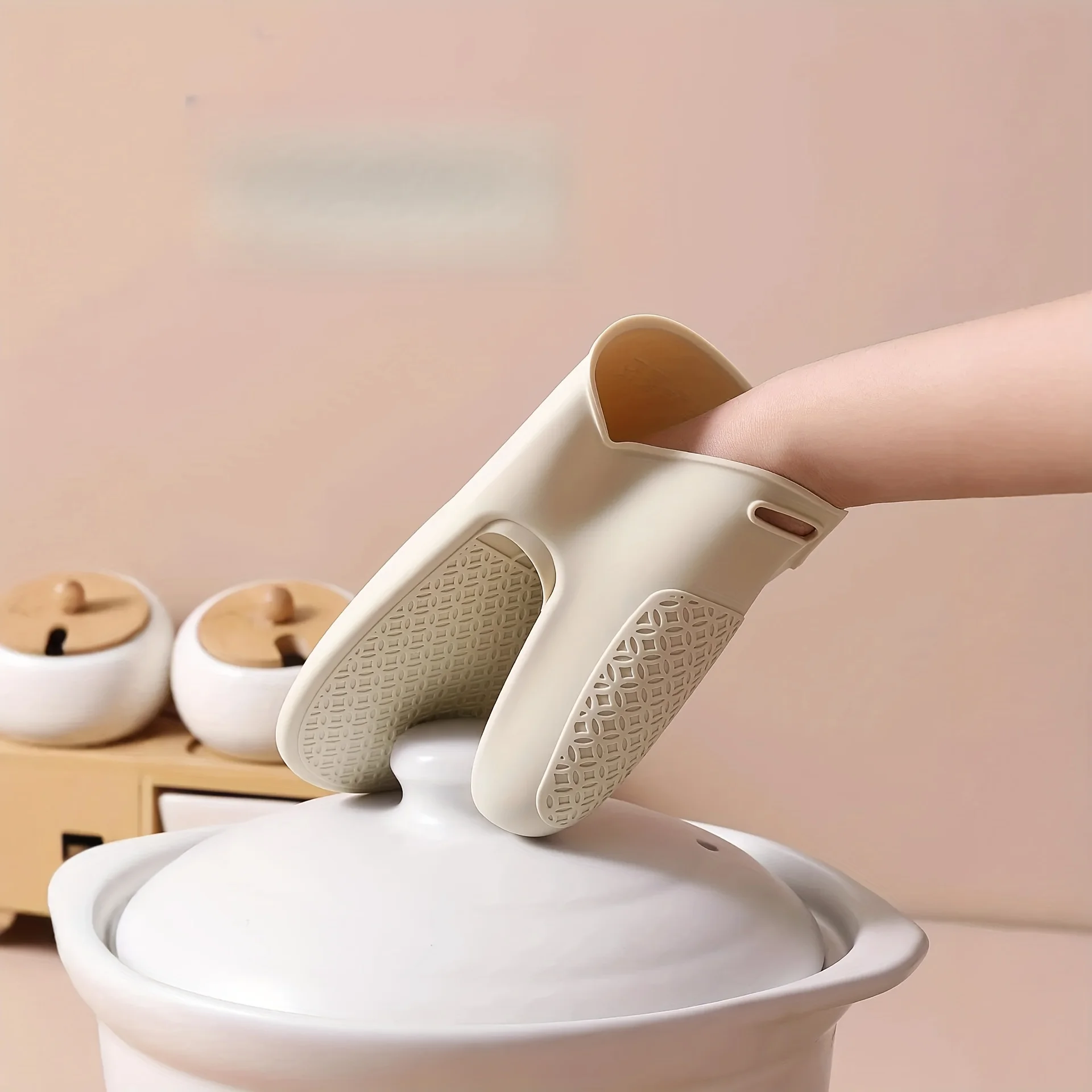 1PC Kitchen Counter Protector Pads - Mats for Hot Pans and Dishes, Thick Silicone Hand Grips, Essential Kitchen Accessories