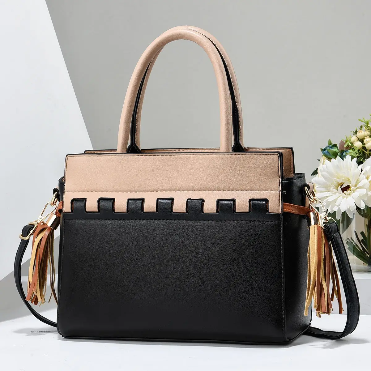 

Женская сумка с верхней ручкой и уникальным дизайном, с большой вместимостью и текстурой, идеально подходит для поездок и покупок