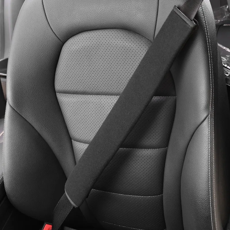 Extra-long seat belt cover, high quality and soft, no neck friction, protects your clothes and provides ultimate comfort Extra-long seat belt cover, high quality and soft, no neck friction, protects your clothes and provides ultimate comfort