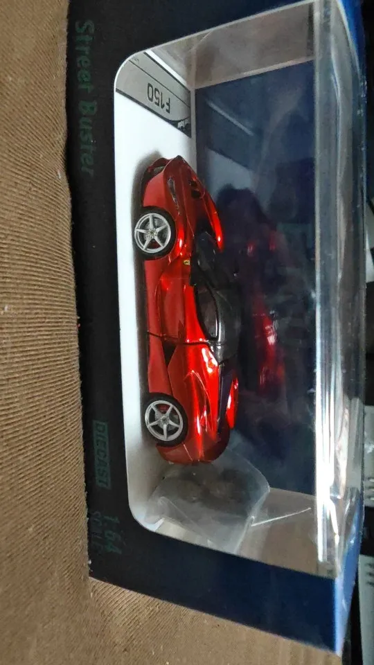 PreSale] Street Buster 1:64 LaFerrar (F150) Red Coupe / Aperta Red