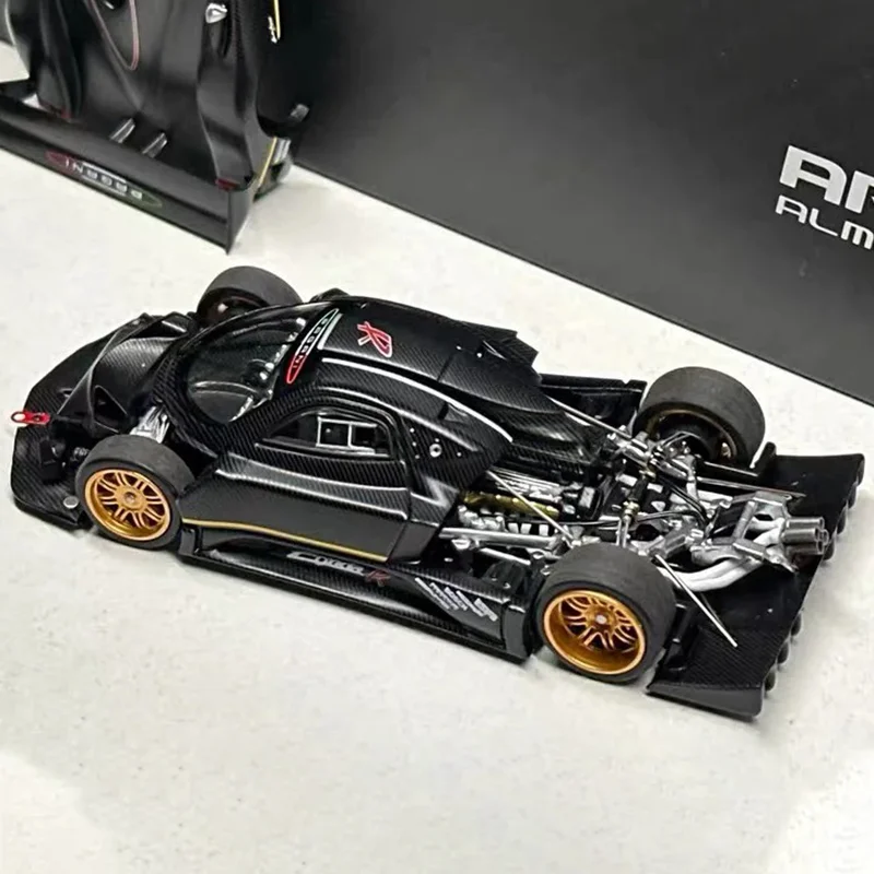 거의 실제와 같은 1:64 파가니 존다 R 트랙 하이퍼카 다이캐스트 모델, 개폐 가능한 엔진 커버와 상세한 내부 디테일, 팬들을 위한 장난감 선물