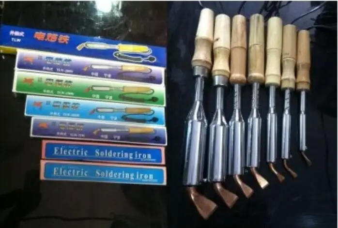 Ponceuse électrique 300W bleue en action sur une surface métallique, avec aspiration de poussière intégrée.