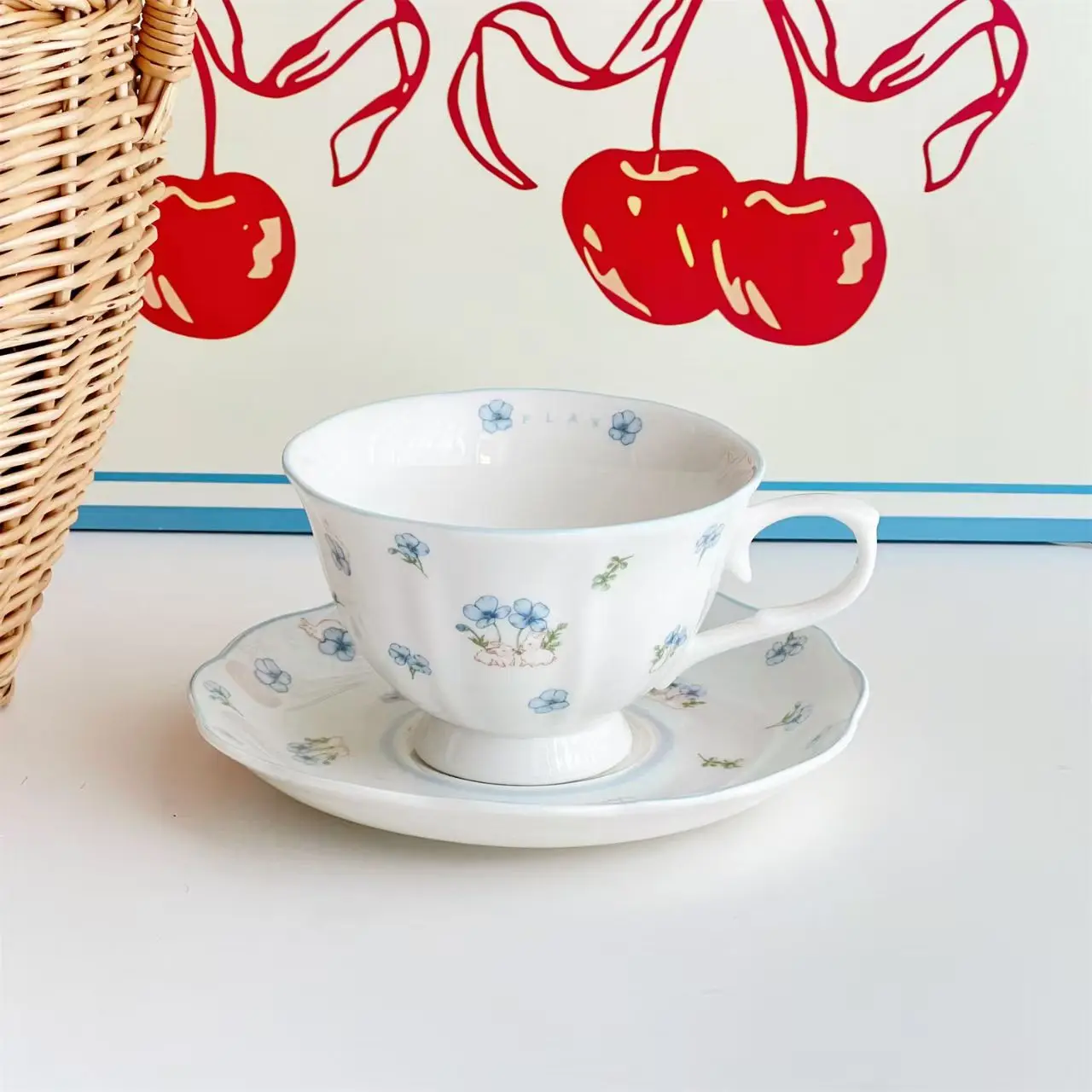 كوب قهوة بتصميم أوروبي انيق