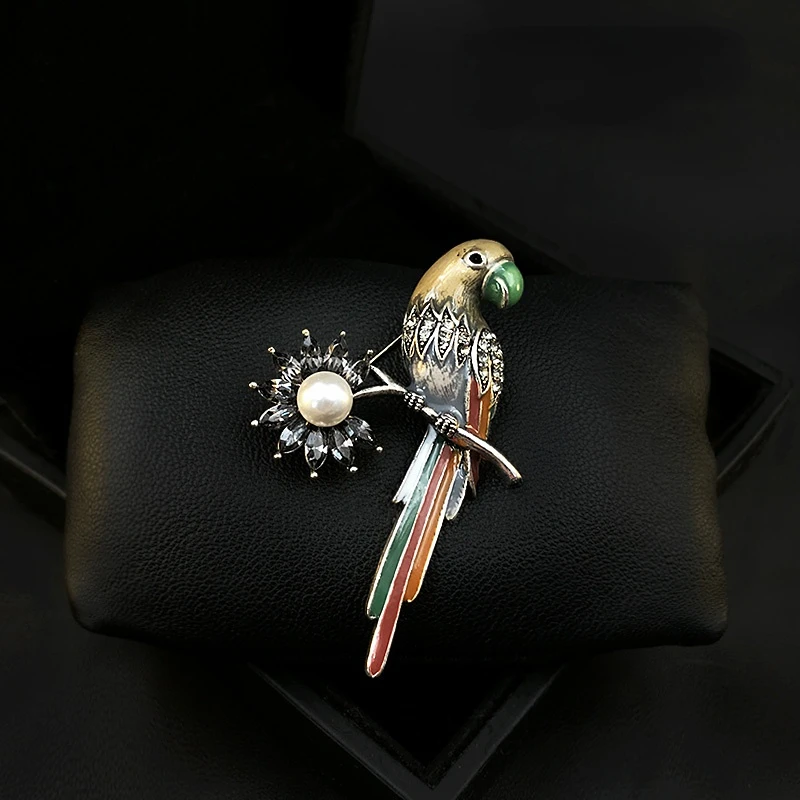 

Exquisite Vintage Parrot Brooch High-End Bird Animal Pins Corsage for Women Suit Accessories Coat Sweater Decoration Pin Jewelry