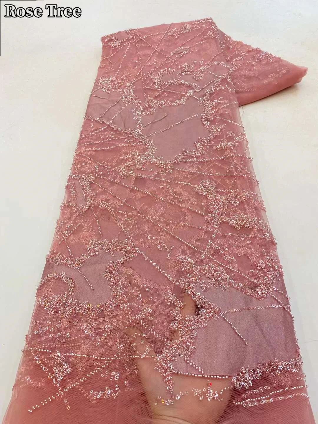 Рисунок 4 - Африканские кружевные ткани с блестками 2023