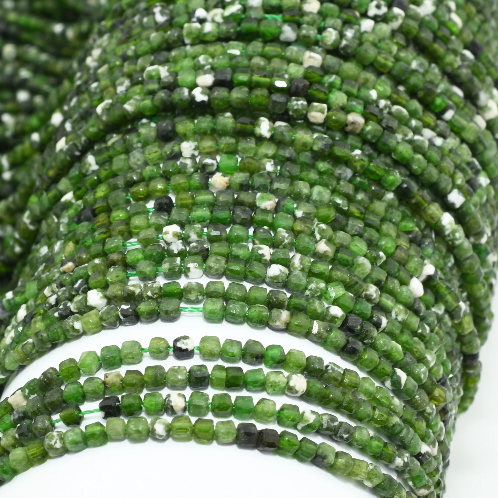 석영 가장자리 면처리된 큐브 2.2mm/3.2mm를 가진 자연적인 Diopside