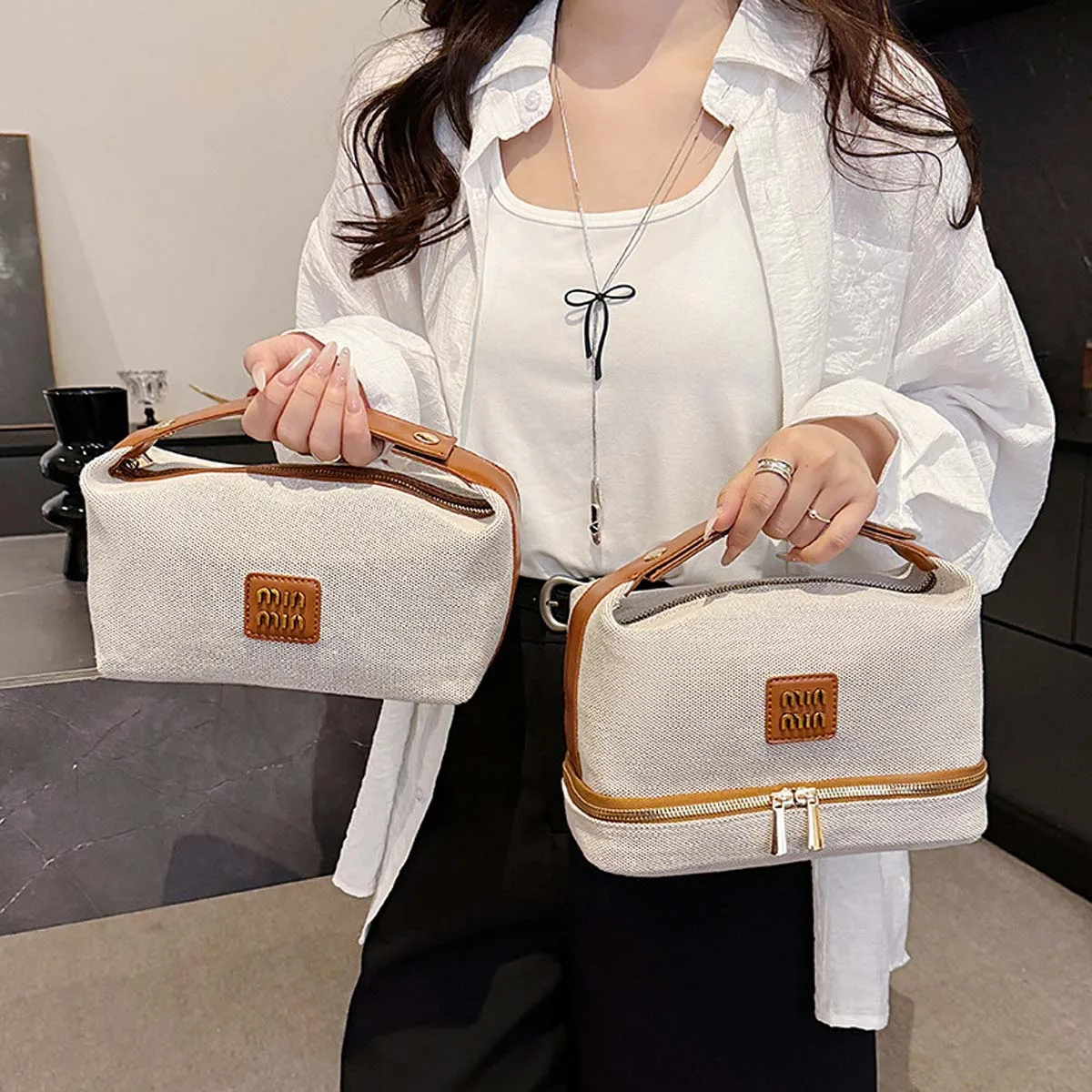 Double-Layer Hand-Held Bag, Metal Label Cosmetic Bag, Retro Canvas Portable Hand-Held Bag with a High-End Feel for Storage 3