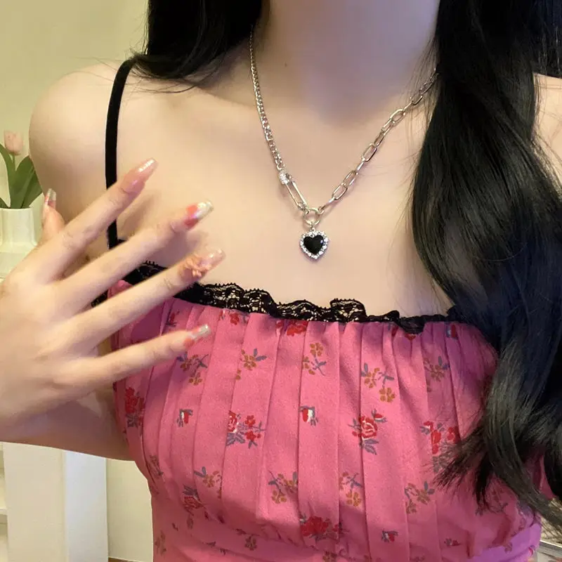 

zircon black love panel necklace women's high-end niche design collarbone chain sweet cool style necklace accessories