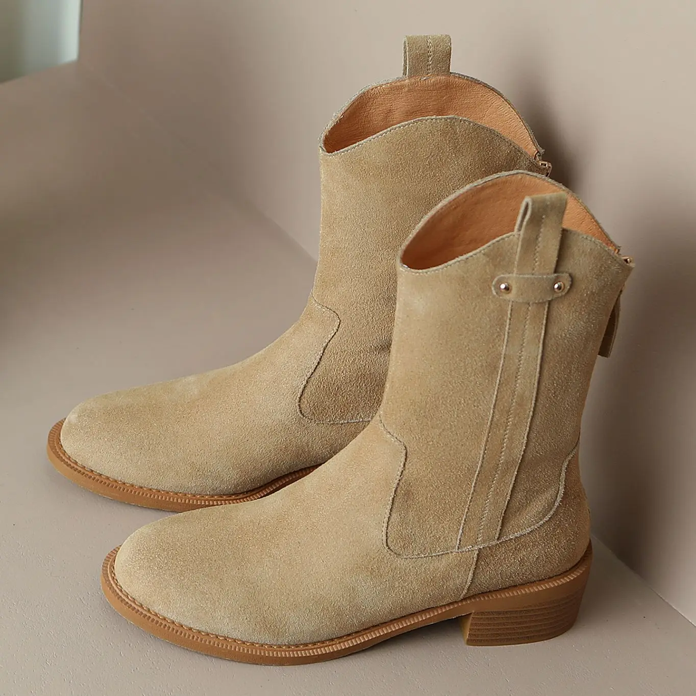 

Autumn And Winter Women's Short Retro Boots, Cow Suede,Calf Height,Comfortable Flat Heels,Round Toe,Back Zipper Design