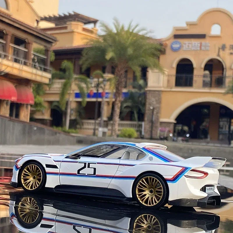 1:24 BMW 3.0 CSL Hommage R BMW M4 M6 Free Wheeling High Light Sport Racing Car Model Toy Diecast Metal Alloy Miniature Replica 4