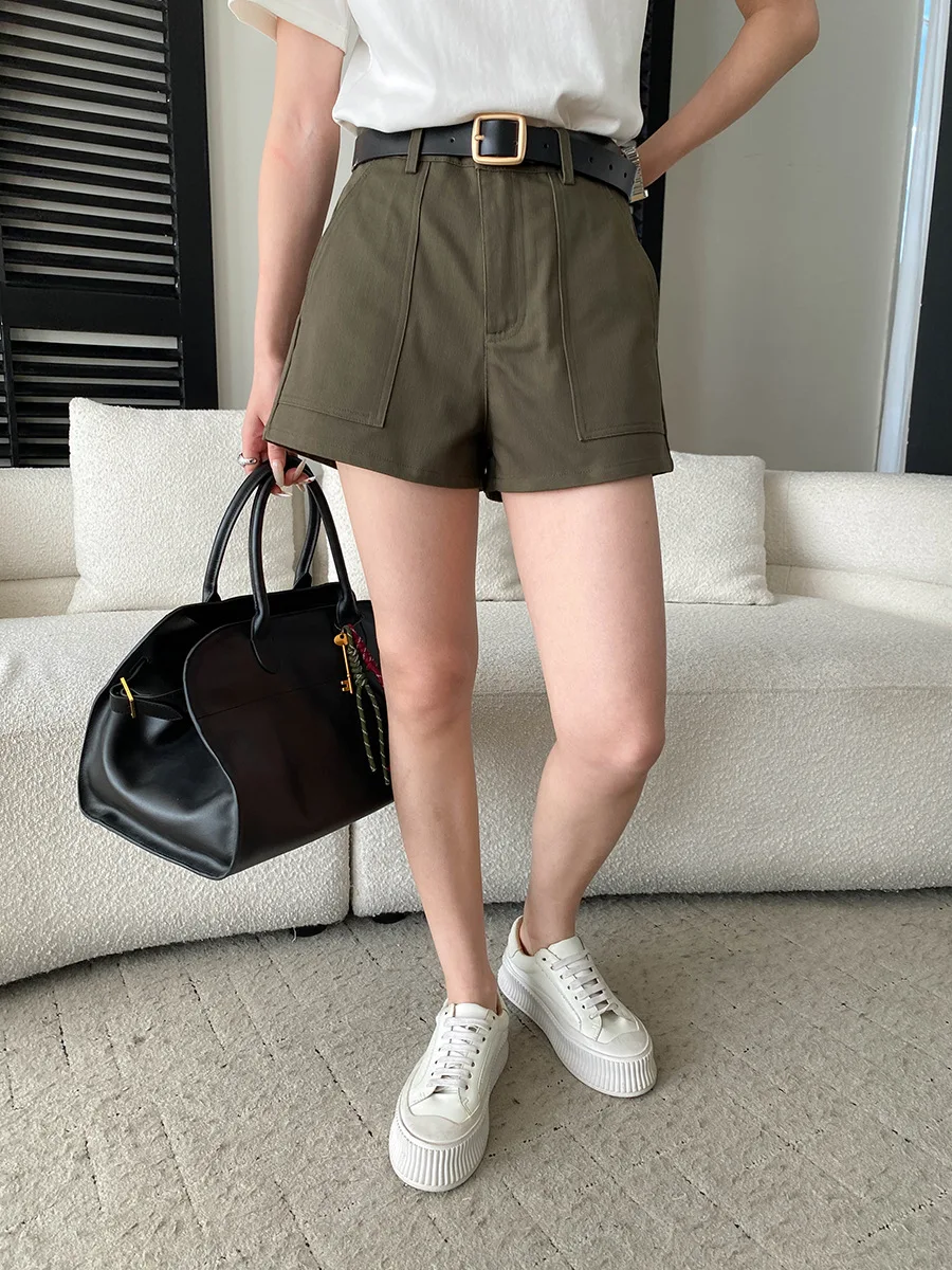 Frühlings- und Sommer-Damen-Shorts in Unifarben mit hoher Taille, weitem Bein und großen Taschen im Workwear-Stil. – Detail 15