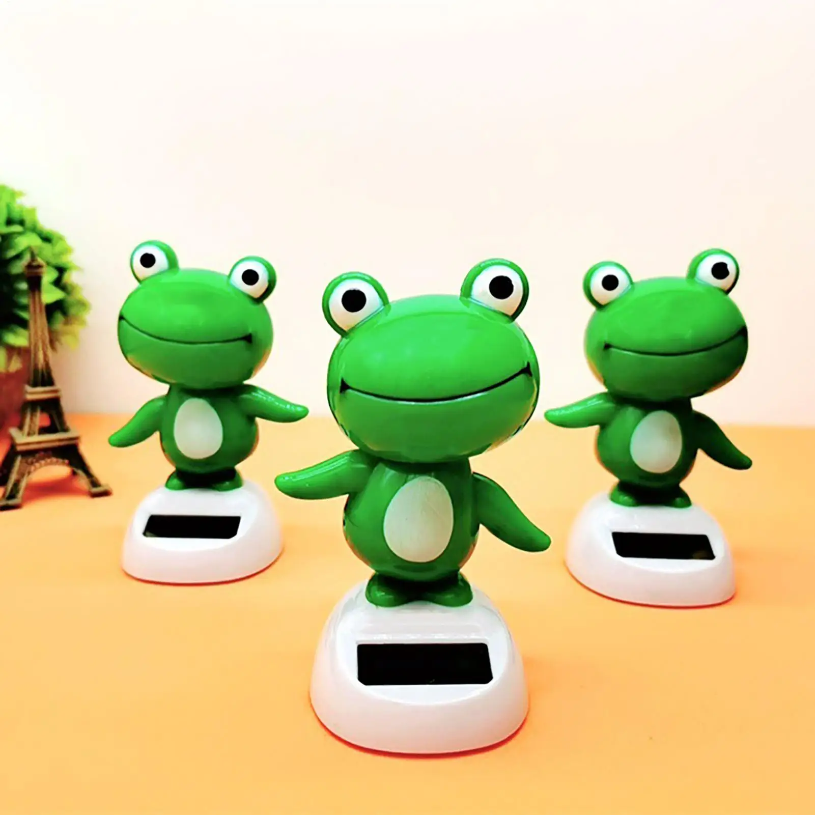 1pcs Funny Solar Bobbleheads For Car Dashboard Solar Powered Shaking Head Dancing Car Ornament Bobble Head Frog Dashboard