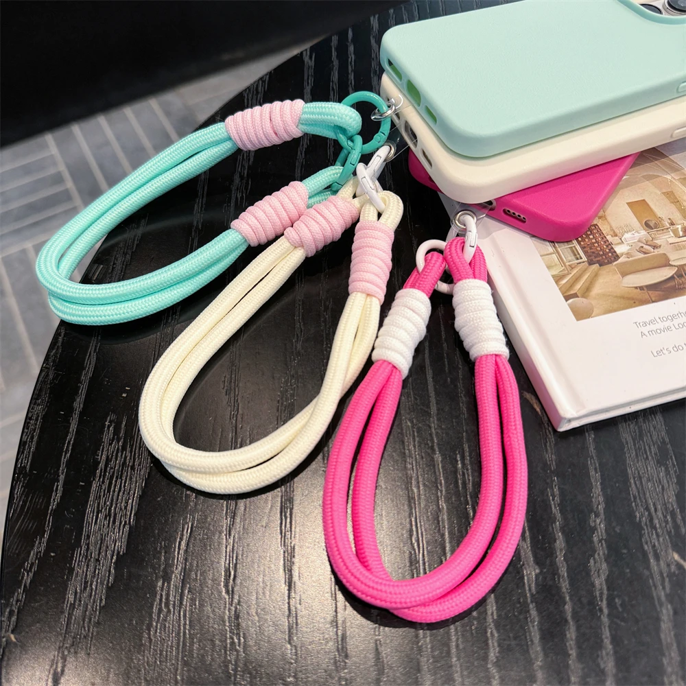 Étui en cuir à texture bonbon mignon et tendance avec dragonne pour iPhone 15 14 11 12 13 16 Pro Max Plus X XR XsMax Couverture de couleur unie_voghion.com
