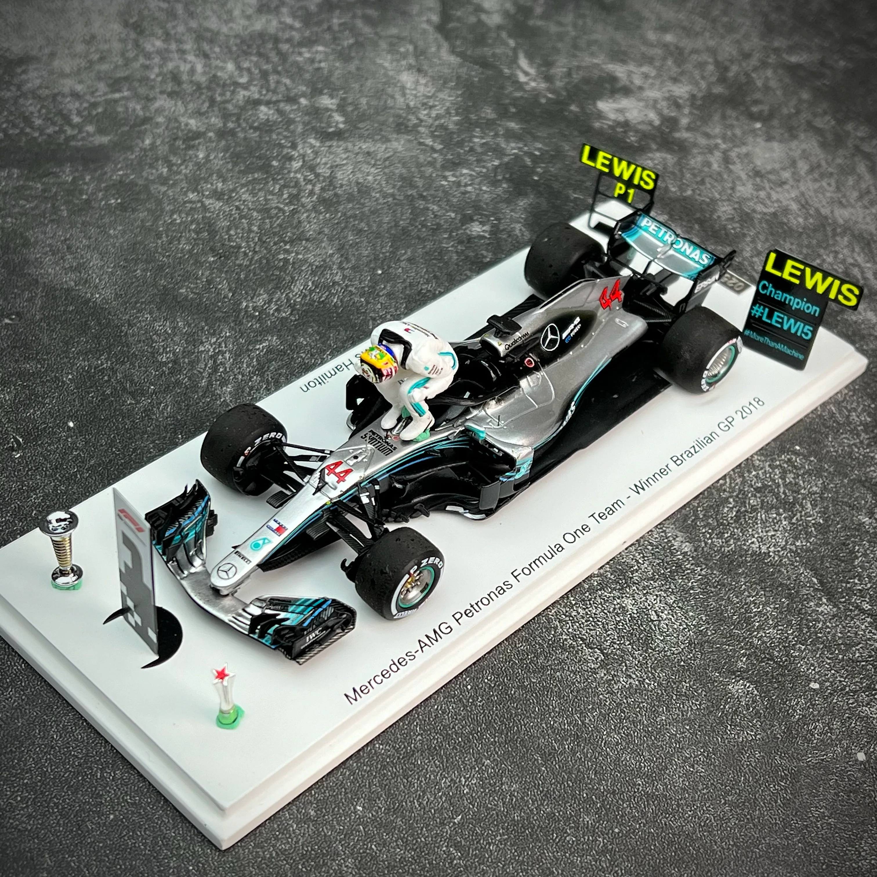 Spark Model 1/43 Lewis Hamilton Mercedes-Amg Petronas