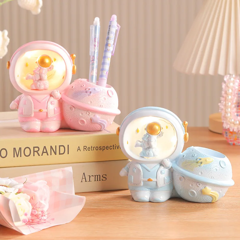 

Led Resin Crafts Astronaut Pen Holder Luminous Night Light Dormitory Bedroom Desktop Ornaments Storage Box Home Decoration