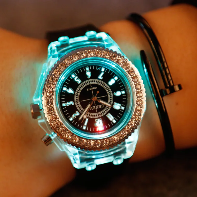 Moda Donna Ragazza Uomo Orologio Flash Luce LED Cristallo Quarzo Sport - Foto 6