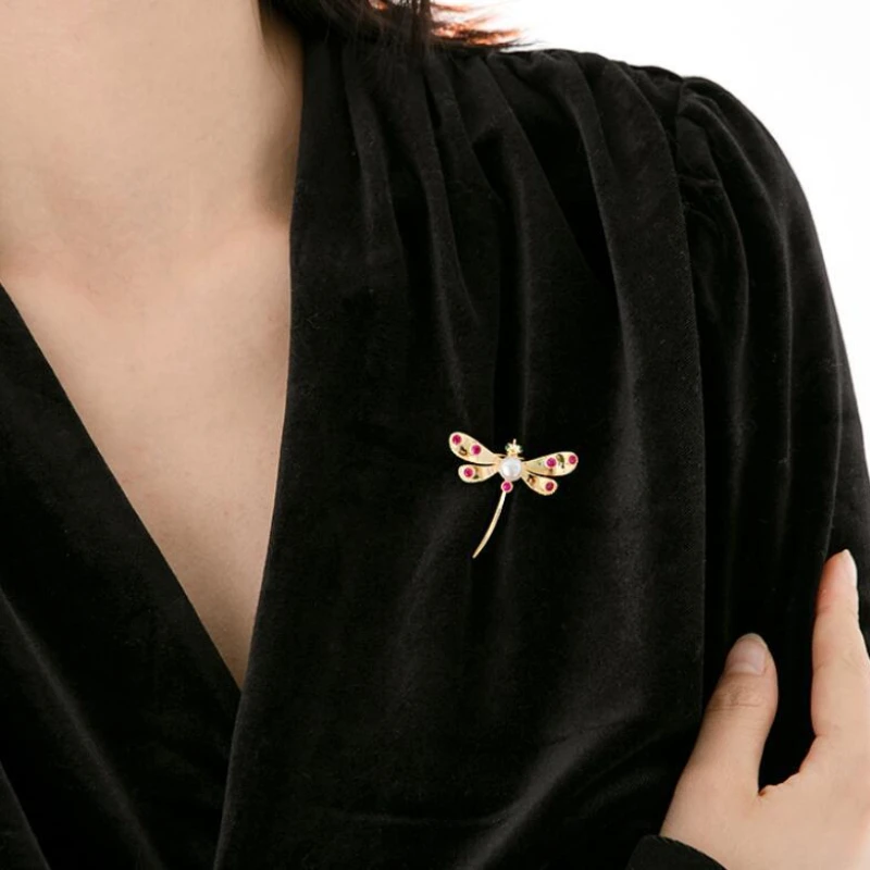 

Fashion Dragonfly Brooch for Women Luxury Pink Gemstone Pearl Lapel Pin Elegant Party Wedding Coat Skirt Collar Accessory Brooch