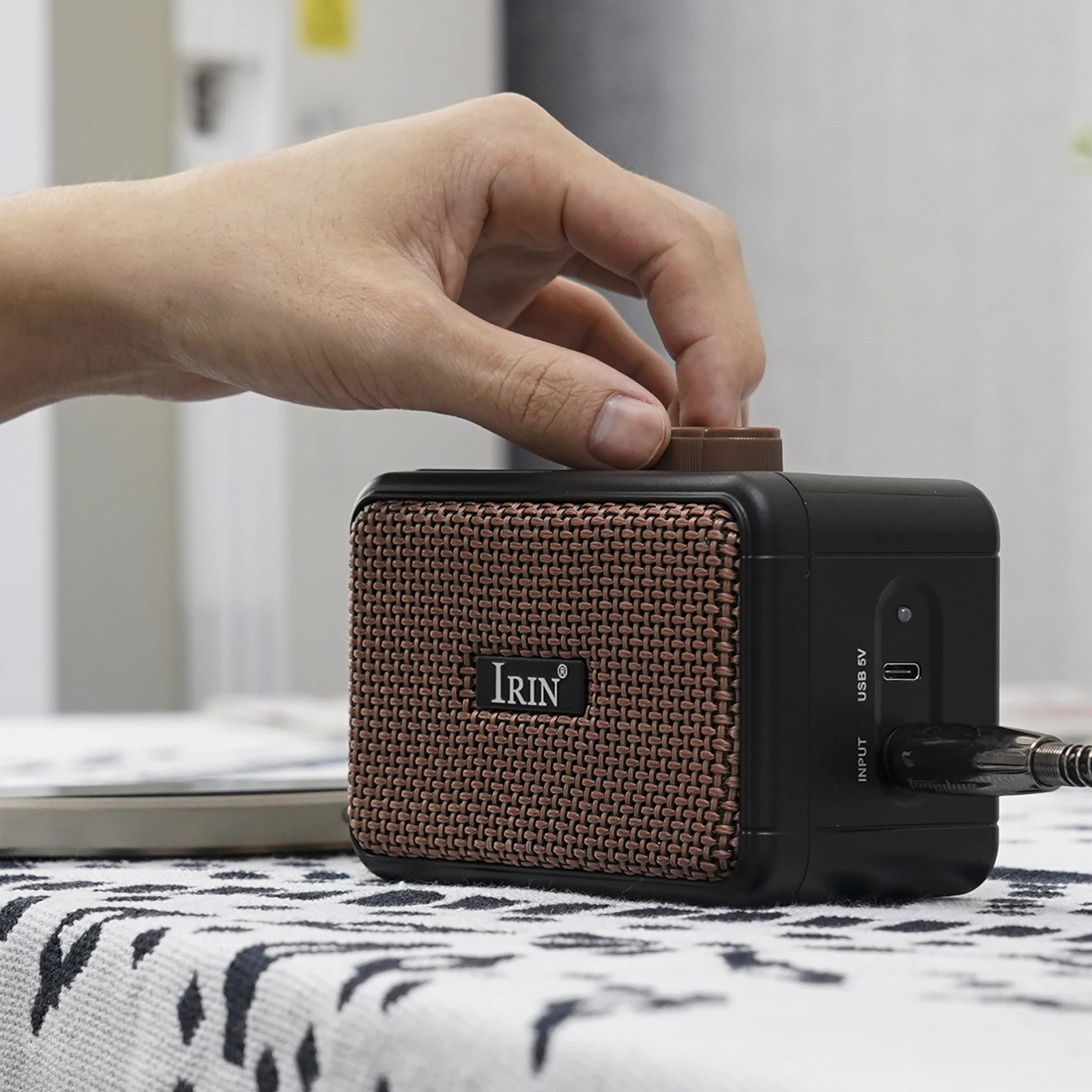 IRIN Electric Guitar Amplifier AG-01 5W Bluetooth Acoustic Guitar Speaker Portable Mini Instrument Amplifier Amp Accessories
