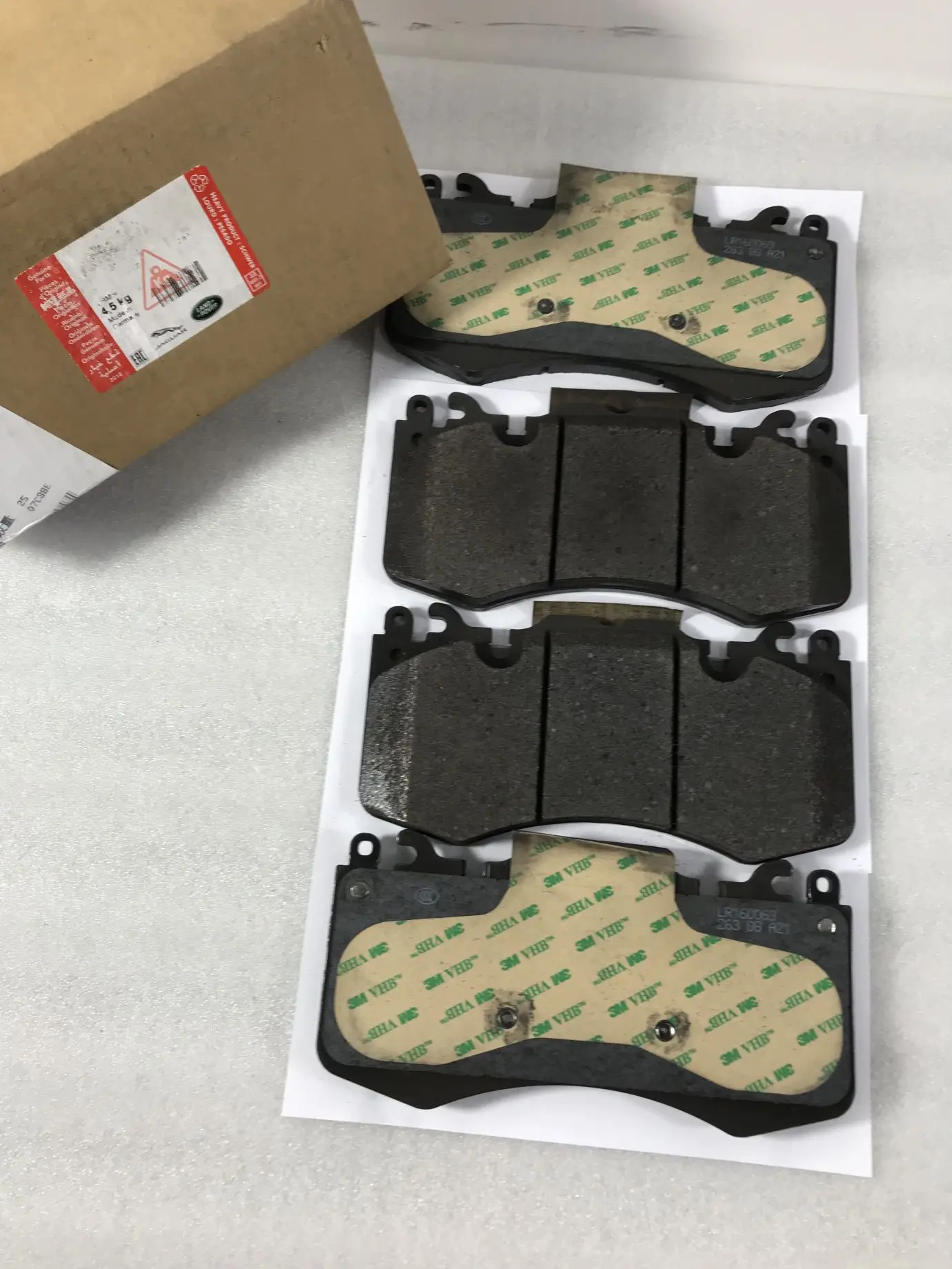 Land Rover high performance brake pads are applicable to Land Rover 4.4t and 5.0t models lr020362 lr093886 lr114004 lr160069 stainless steel brake lines