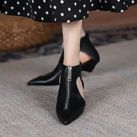 Sandales d'été en cuir véritable pour femmes, chaussures à bout pointu et à talons bas, sandales modernes à bout/talon, grande taille, nouvelle collection 2
