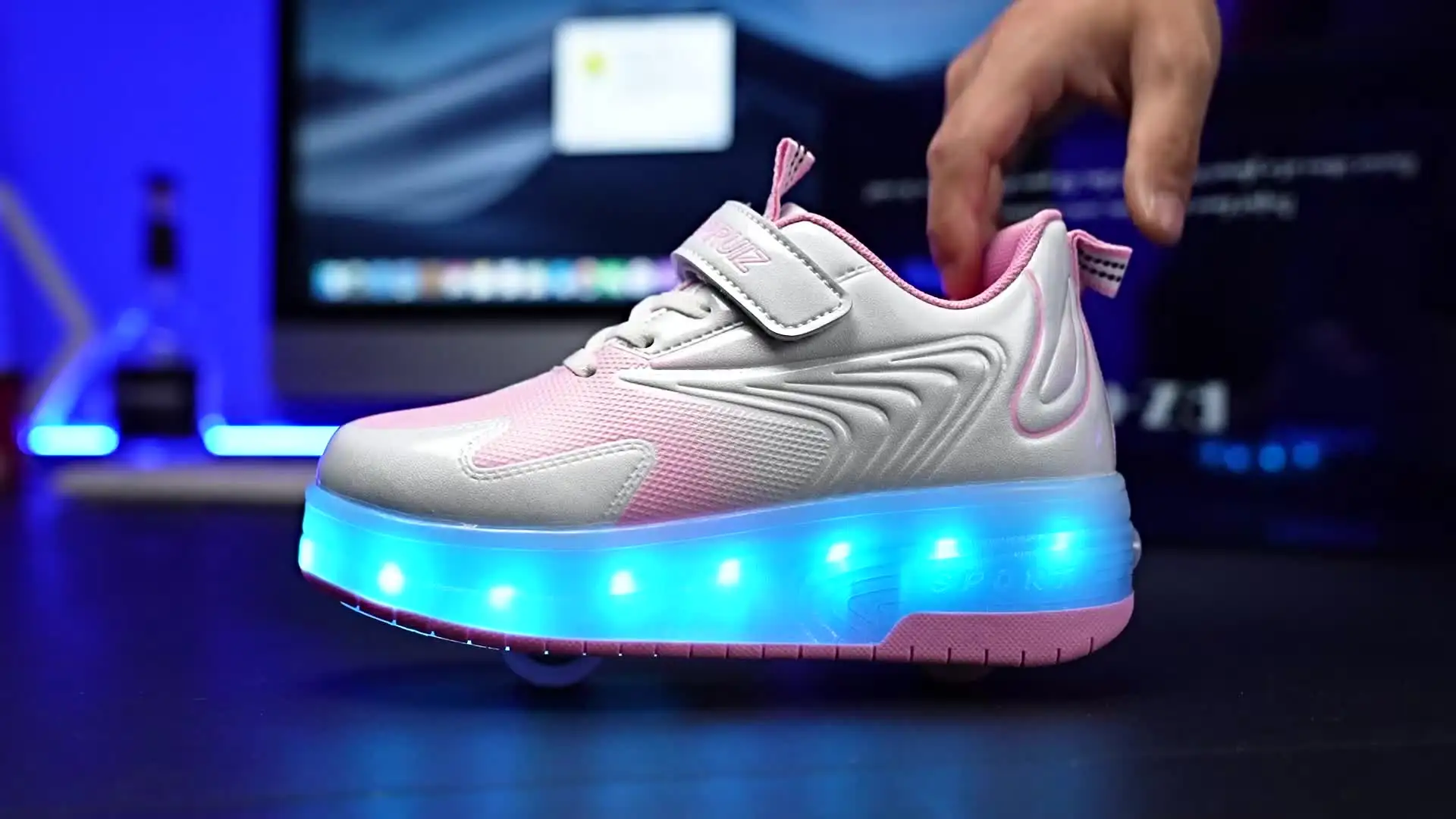 Kindersneakers, skateboard-schoenen met 2 wielen, verstelbaar kleurwissellicht, USB-opladen, universeel voor jongens en meisjes, zwart, roze, goud, zilver, maat 28-41 EU, 623 roze, 29 EU Kindersneakers, skateboard-schoenen met 2 wielen, verstelbaar kleurwissellicht, USB-opladen, universeel voor jongens en meisjes, zwart, roze, goud, zilver, maat 28-41 EU, 623 roze, 29 EU