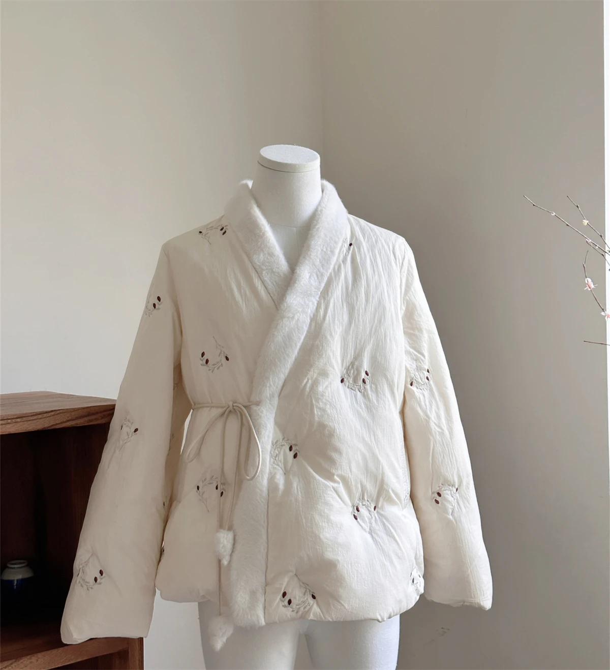 Retro National Style down Jacket Women's Winter Embroidery Top Fly Lace Short Thick Coat New Chinese Style Han Elements