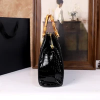 Nouveau Sac à Main 2025 pour Femme d'Âge Moyen à Motif Crocodile, Sac à Main Haut de Gamme avec Poignée en Bambou Véritable, Sac Bandoulière Unique 4