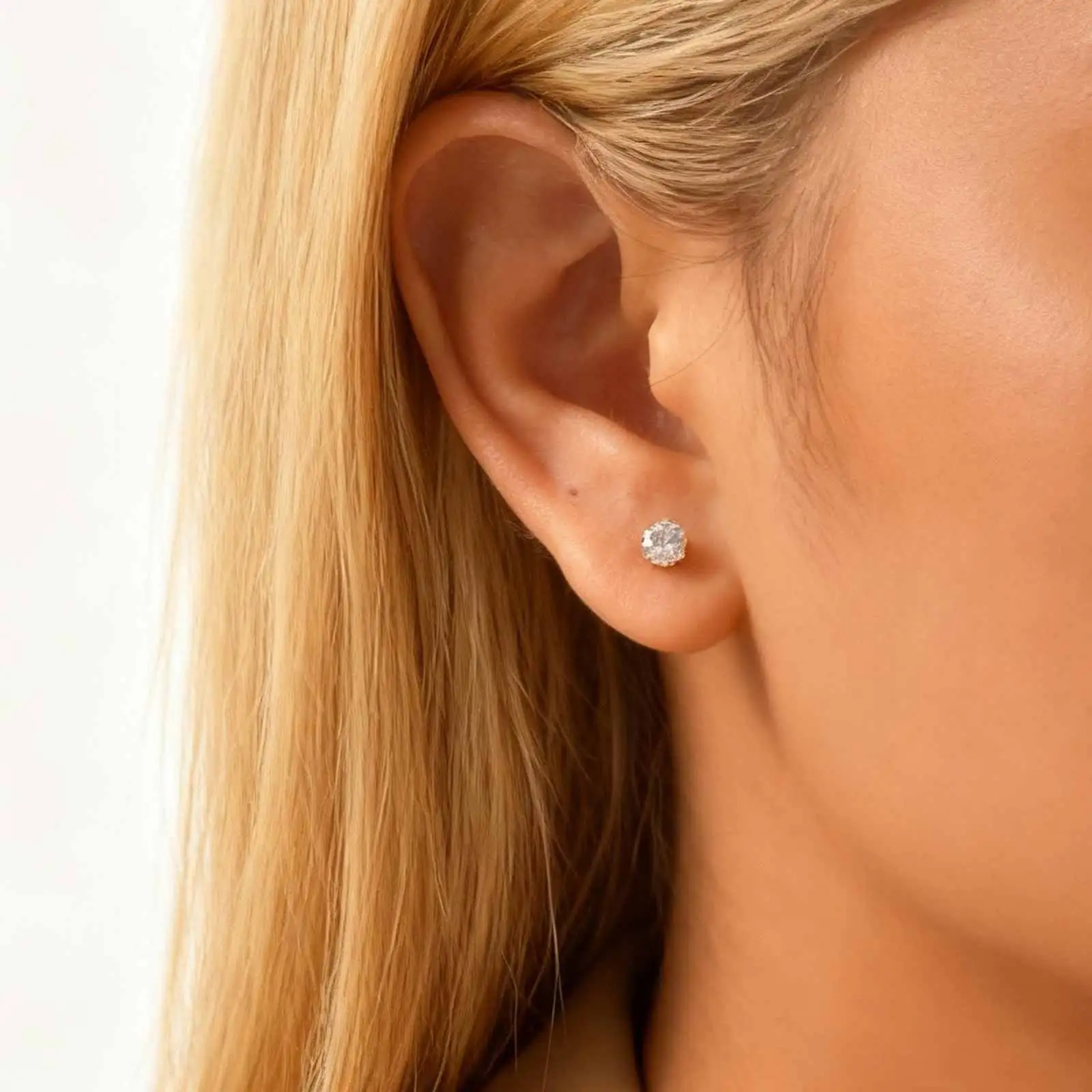3-teiliges Set aus Edelstahl mit Twists-Textur, großen Creolen für Damen, vergoldete Ohrstecker mit kubischem Zirkon, Modeschmuck – Detail 5