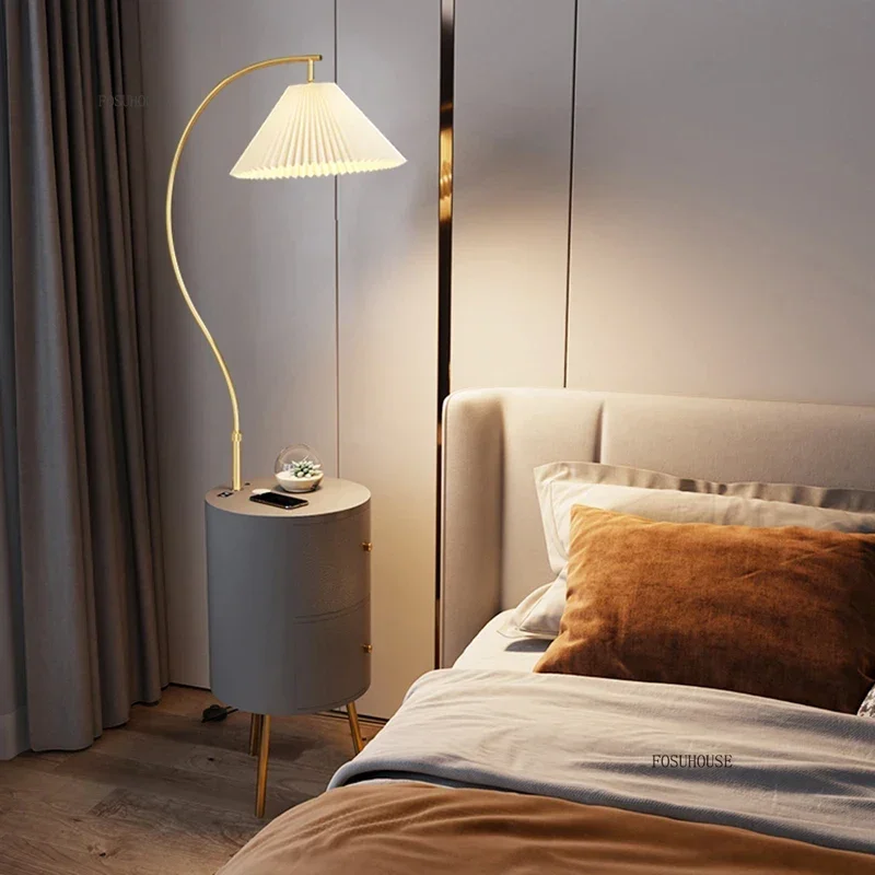 French Light Luxury Nightstands for Gaming Room Round Solid Wood Bedside Table Creative Unique Lighted Tables for Cloakroom