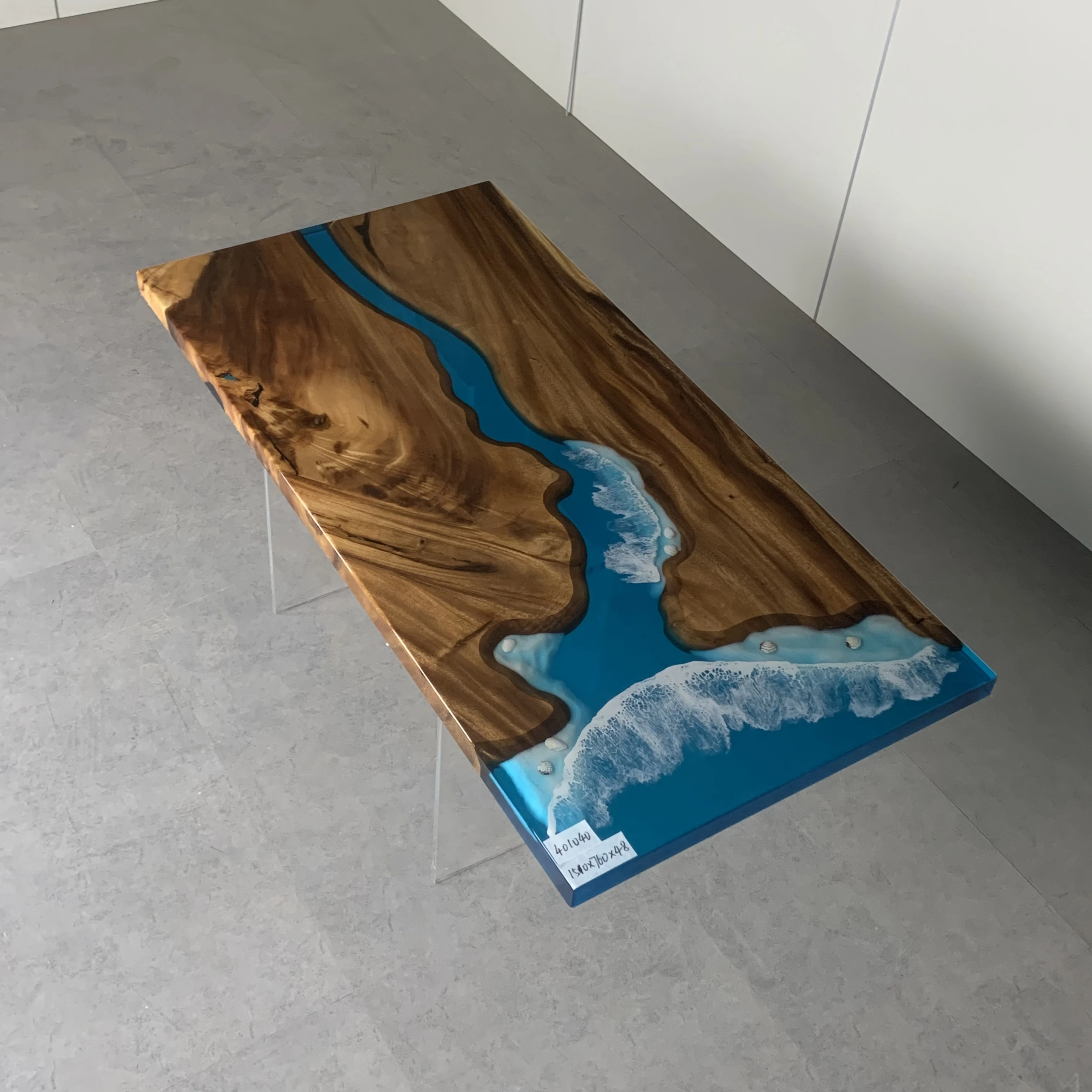 

Walnut resin table 151-76-4.4