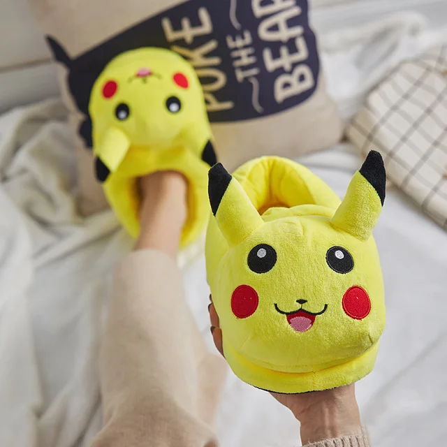 Gros chaussons peluche Pikachu pour adultes Takara Tomy Kawaii pantoufles en peluche Pokemon Pikachu 1 paire chaussures chaudes d hiver pour la