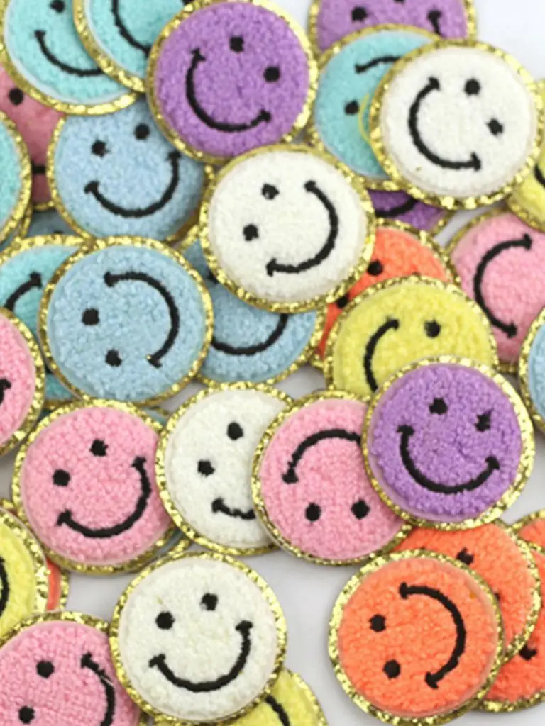 2022 New 3D Colorful Castle Bow Chenille Embroidered Patches Iron on Embroidery Sewing On Badges Children kids Clothing Stickers 