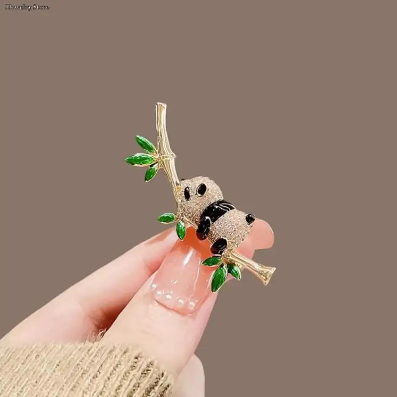 

1X Female Fashion Bamboo Panda Brooches For Women Luxury Gold Color Alloy Animal Brooch Safety Pins Jewelry Gift