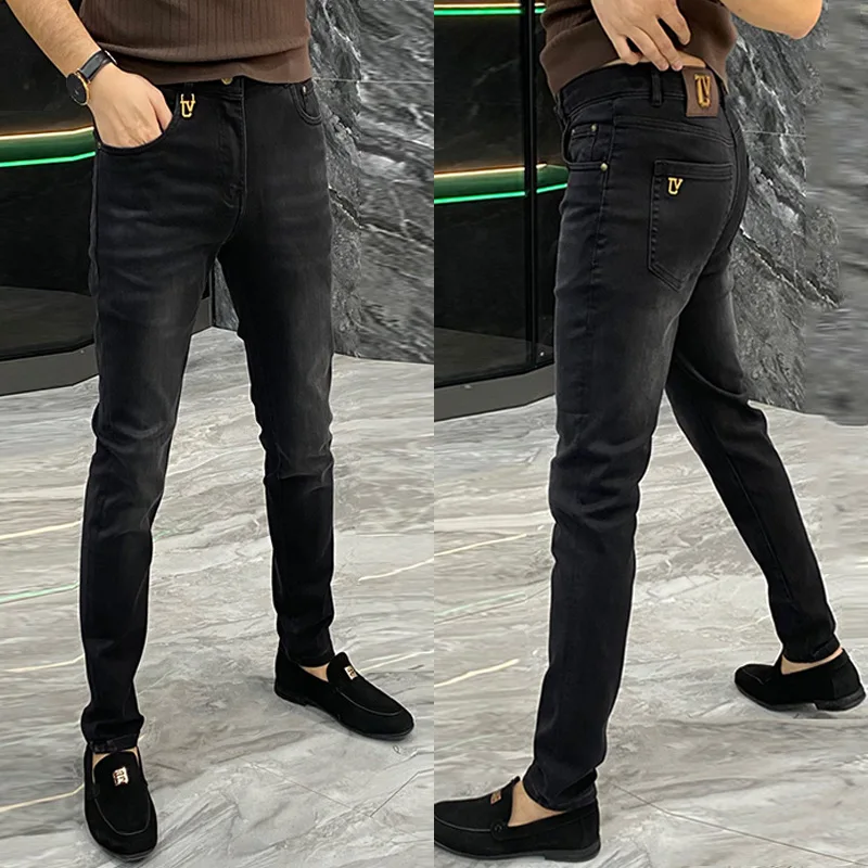 Rus qizi bir vaqtning ozida ikkala teshikda sikiladi (video)