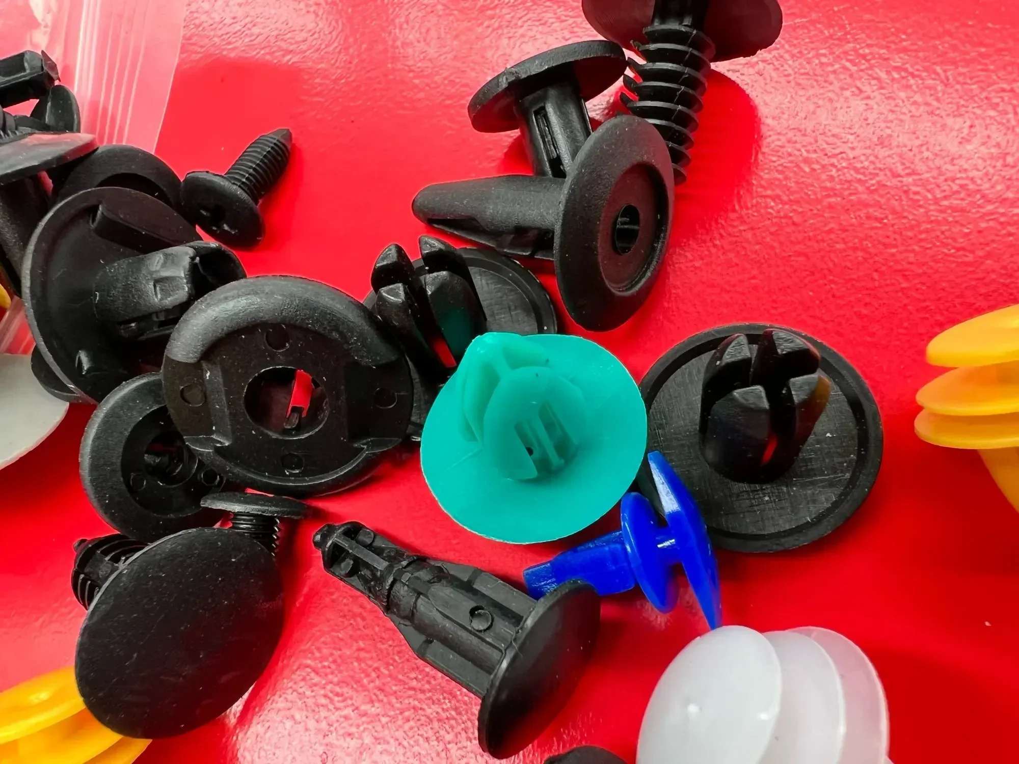 Vehicle Mixed Color Plastic Door Panel Liner Car Fastener Rivet Car Bumper Clips Retainer Clip Auto Fastener